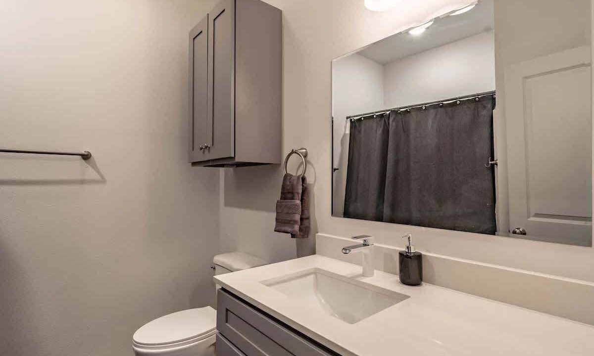 Photo of Bathroom in North by Northwest