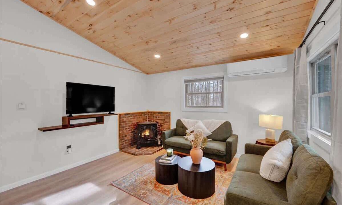 Photo of Livingroom in Locust Lake Village