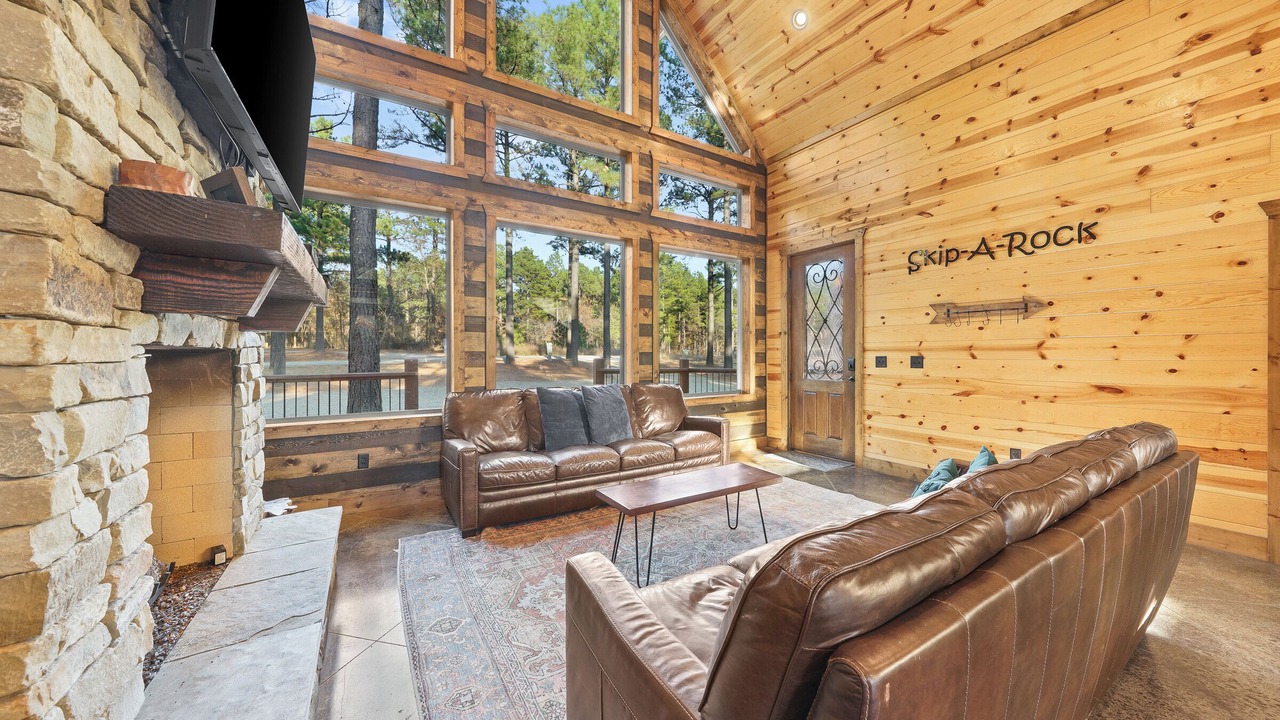 Photo of Livingroom in Hochatown