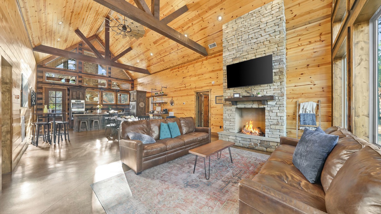 Photo of Livingroom in Hochatown