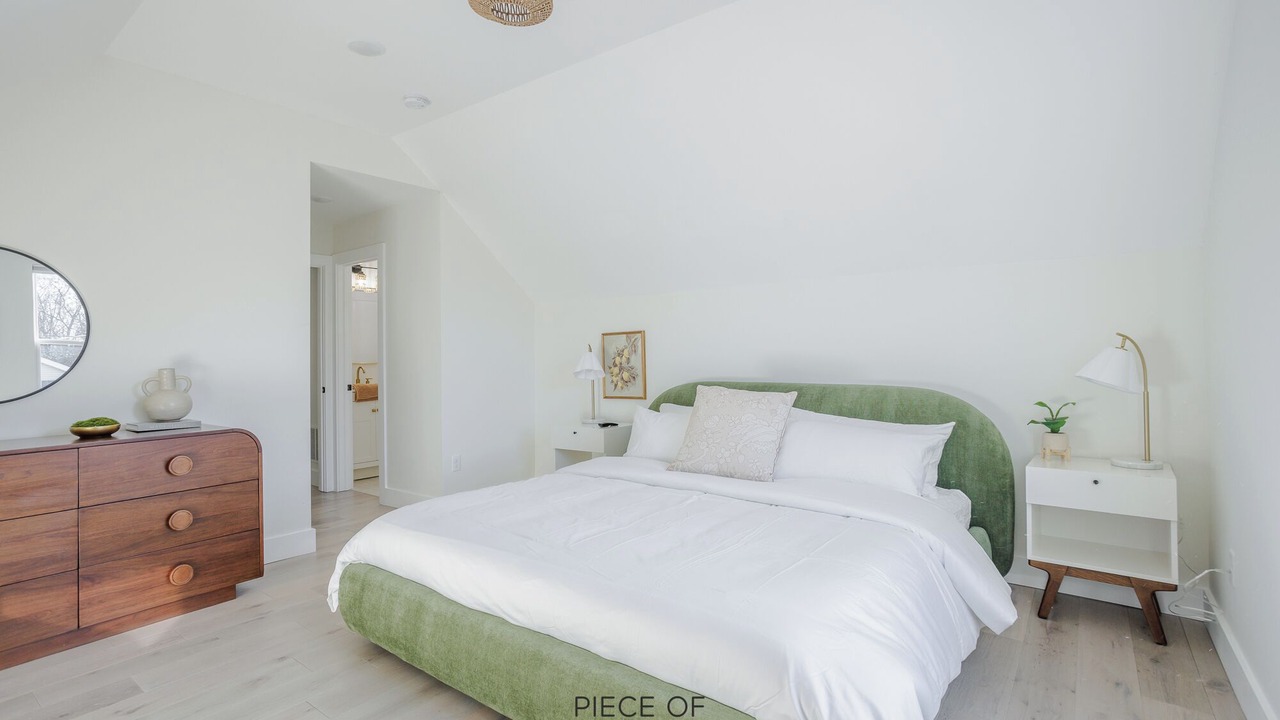 Photo of Bedroom in Roselawn Finance