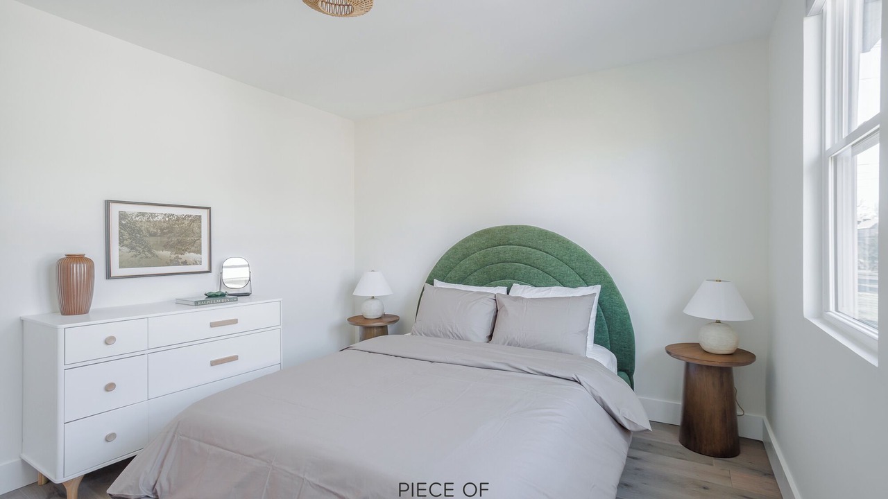 Photo of Bedroom in Roselawn Finance