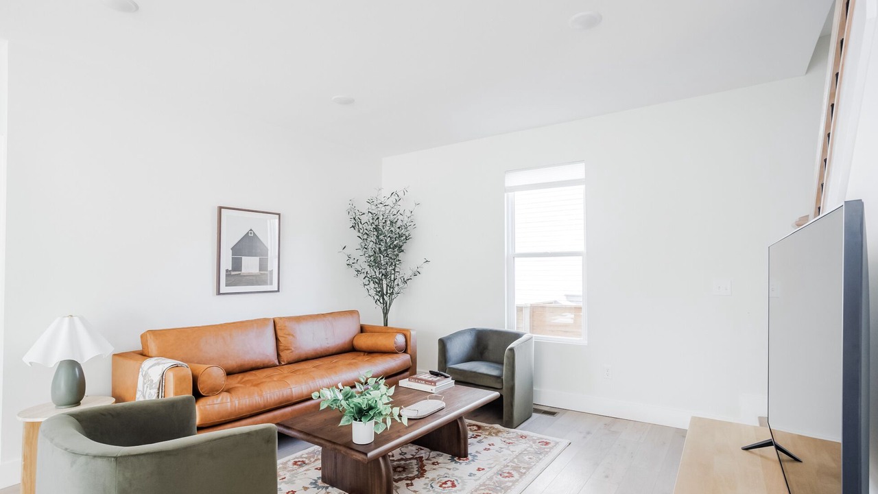 Photo of Livingroom in Roselawn Finance