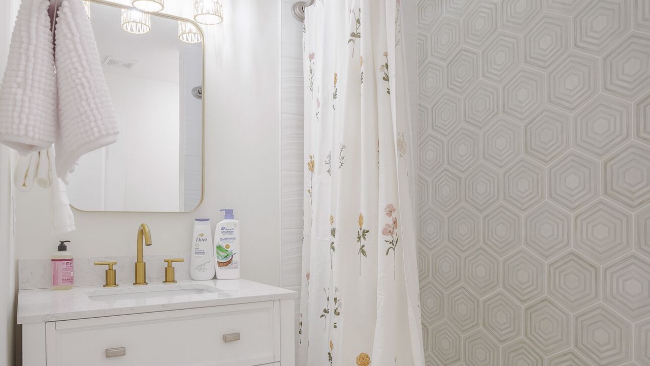 Photo of Bathroom in Roselawn Finance