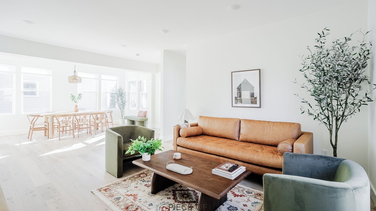 Photo of Livingroom in Roselawn Finance