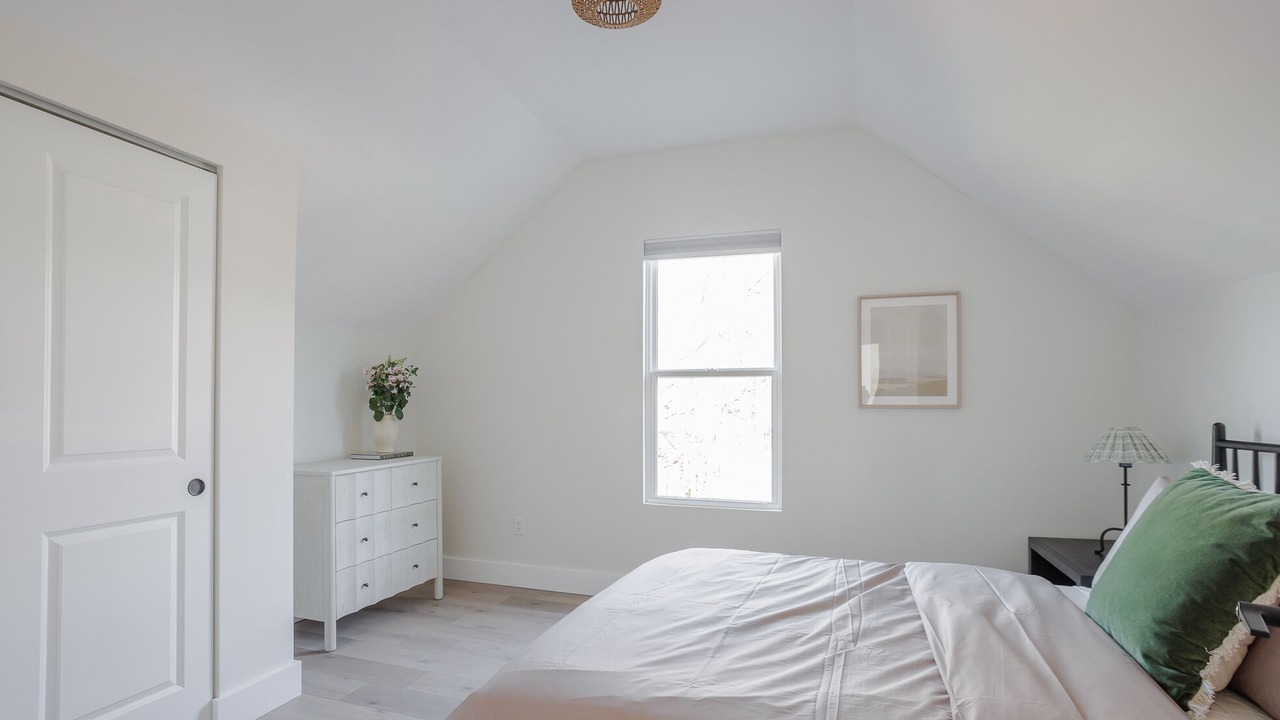 Photo of Bedroom in Roselawn Finance
