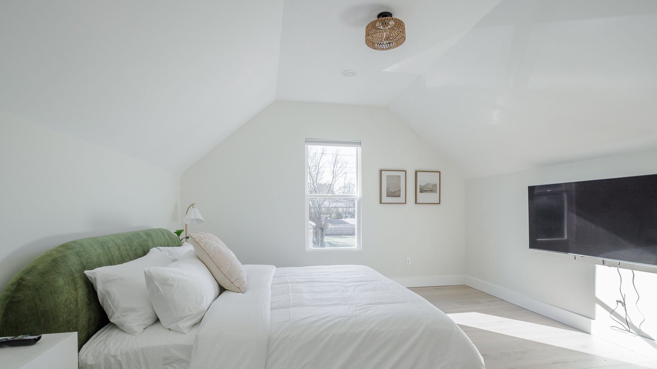 Photo of Bedroom in Roselawn Finance