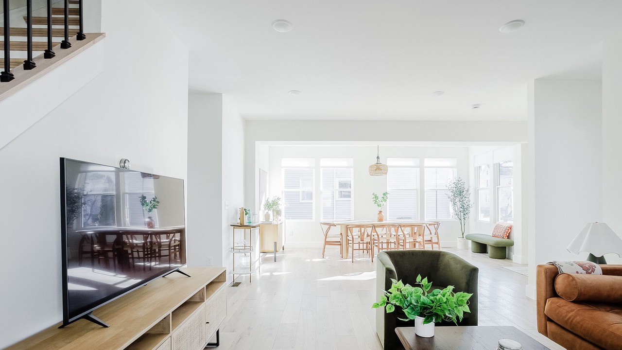Photo of Livingroom in Roselawn Finance