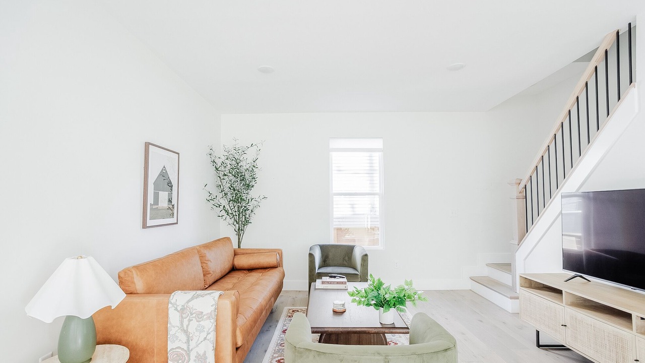 Photo of Livingroom in Roselawn Finance