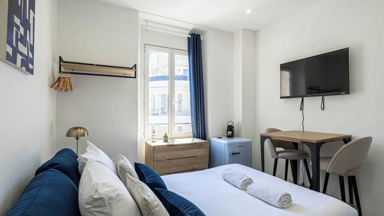 Photo of Bedroom in Prado - Republique