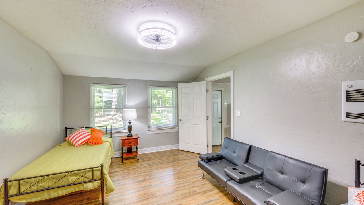 Photo of Bedroom in Ore City