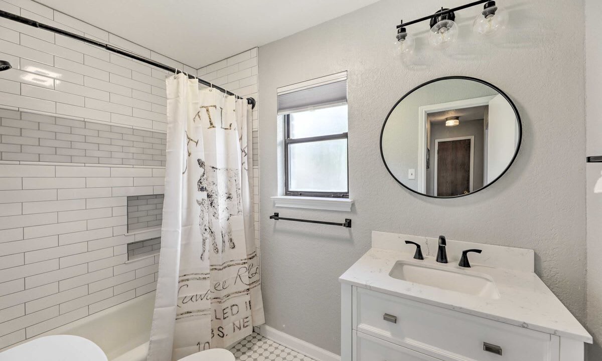Photo of Bathroom in Lockhart