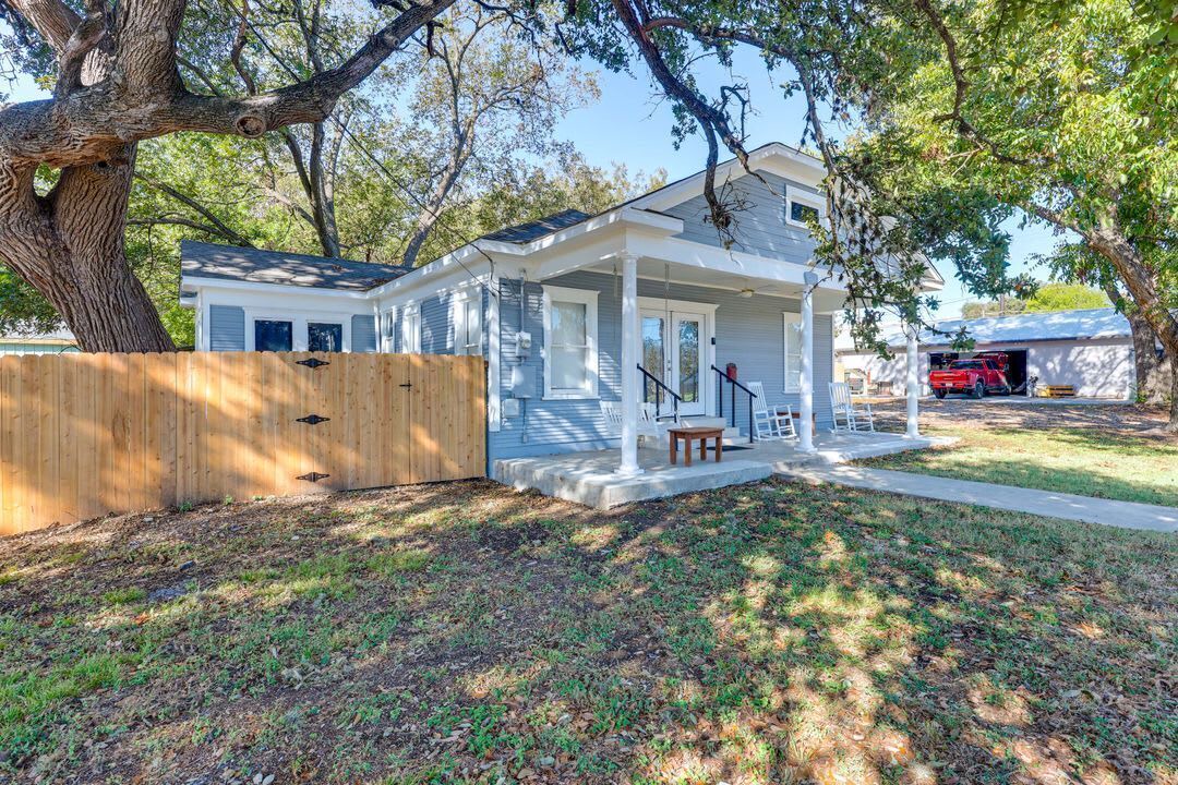 Photo of Outdoor in Lockhart