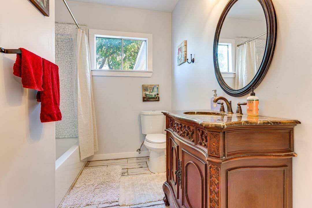 Photo of Bathroom in Lockhart
