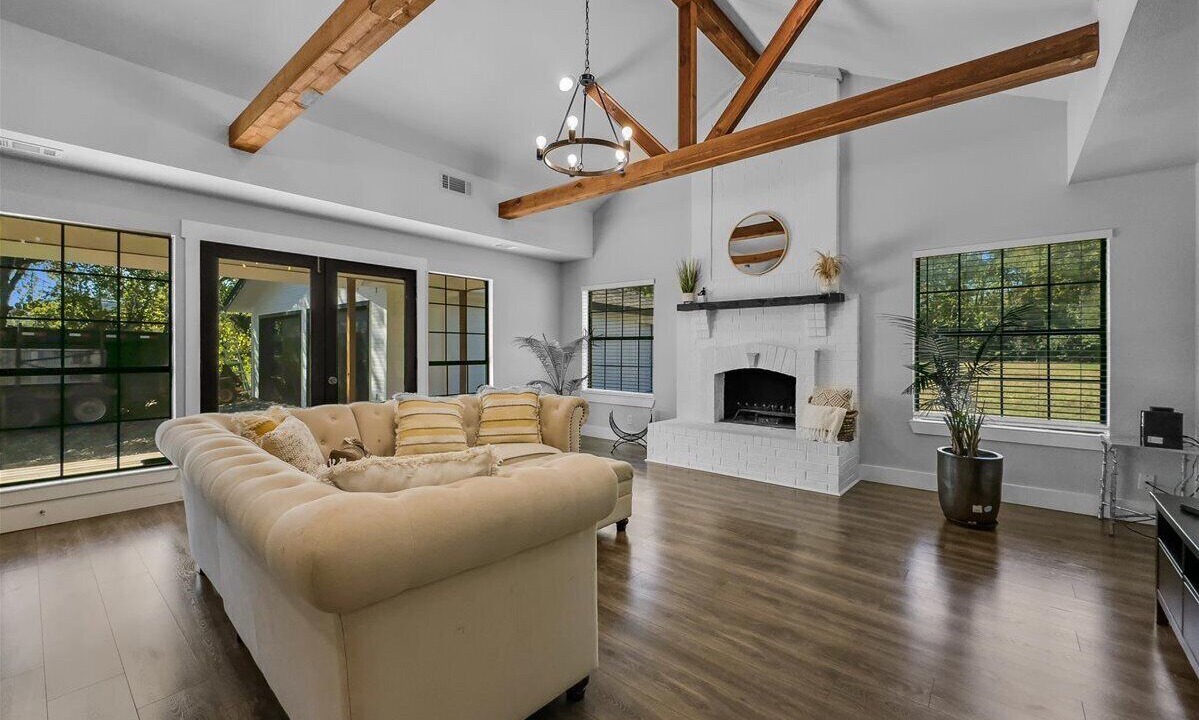 Photo of Livingroom in Richland Hills