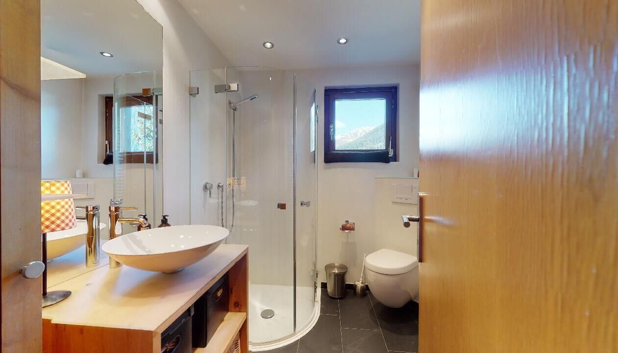 Photo of Bathroom in Madulain