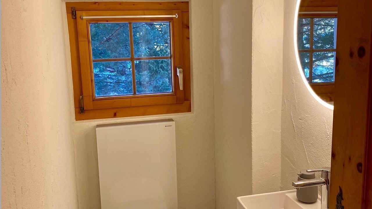 Photo of Bathroom in Madulain
