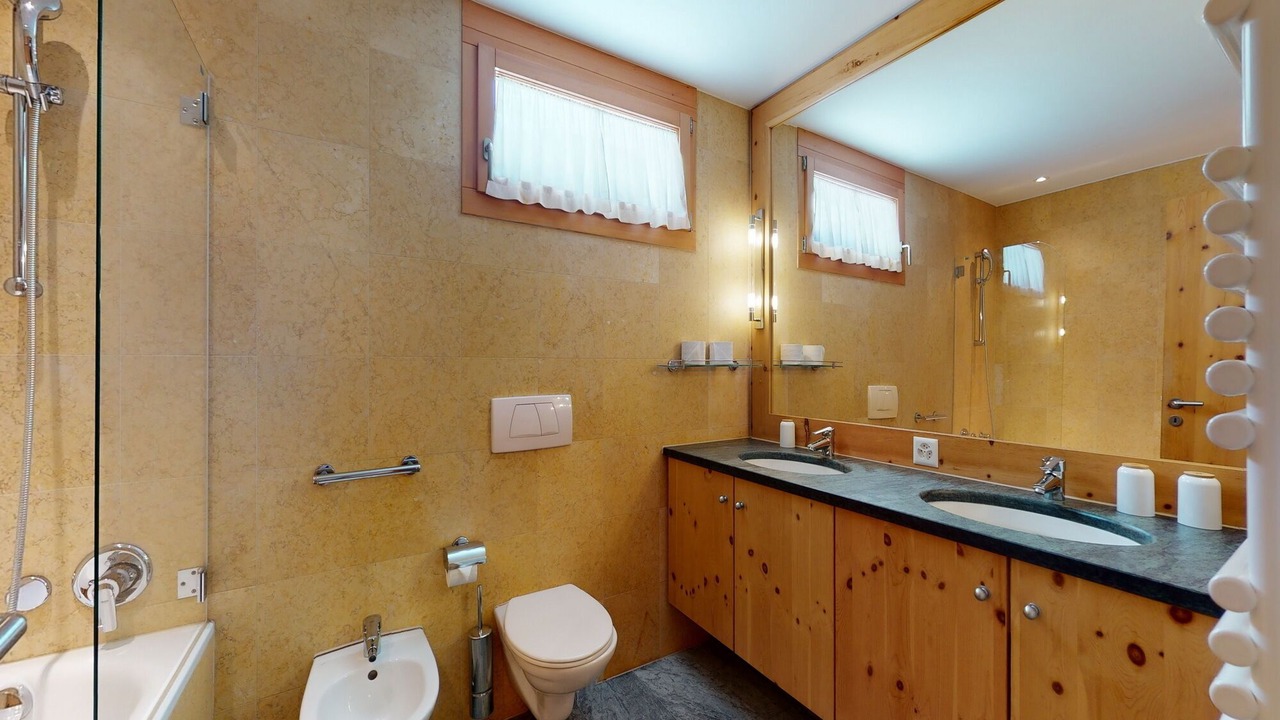 Photo of Bathroom in Samedan