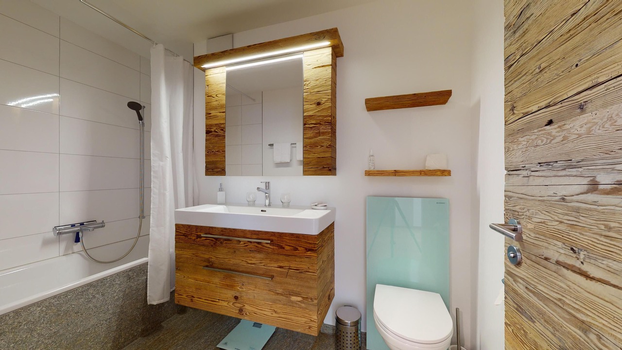 Photo of Bathroom in Samedan