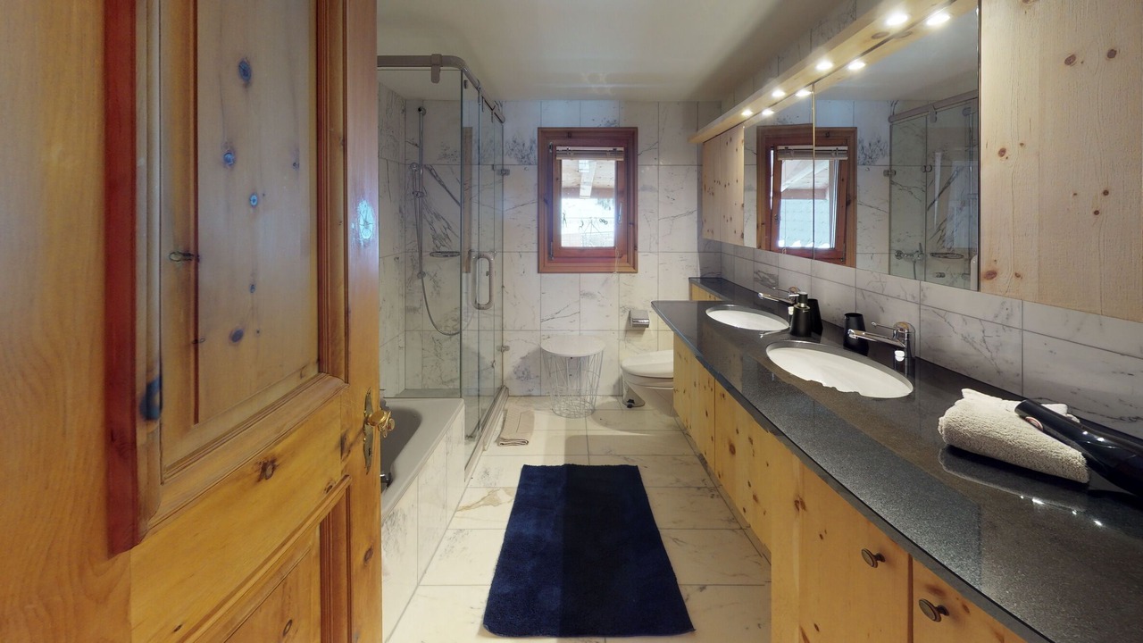 Photo of Bathroom in Samedan