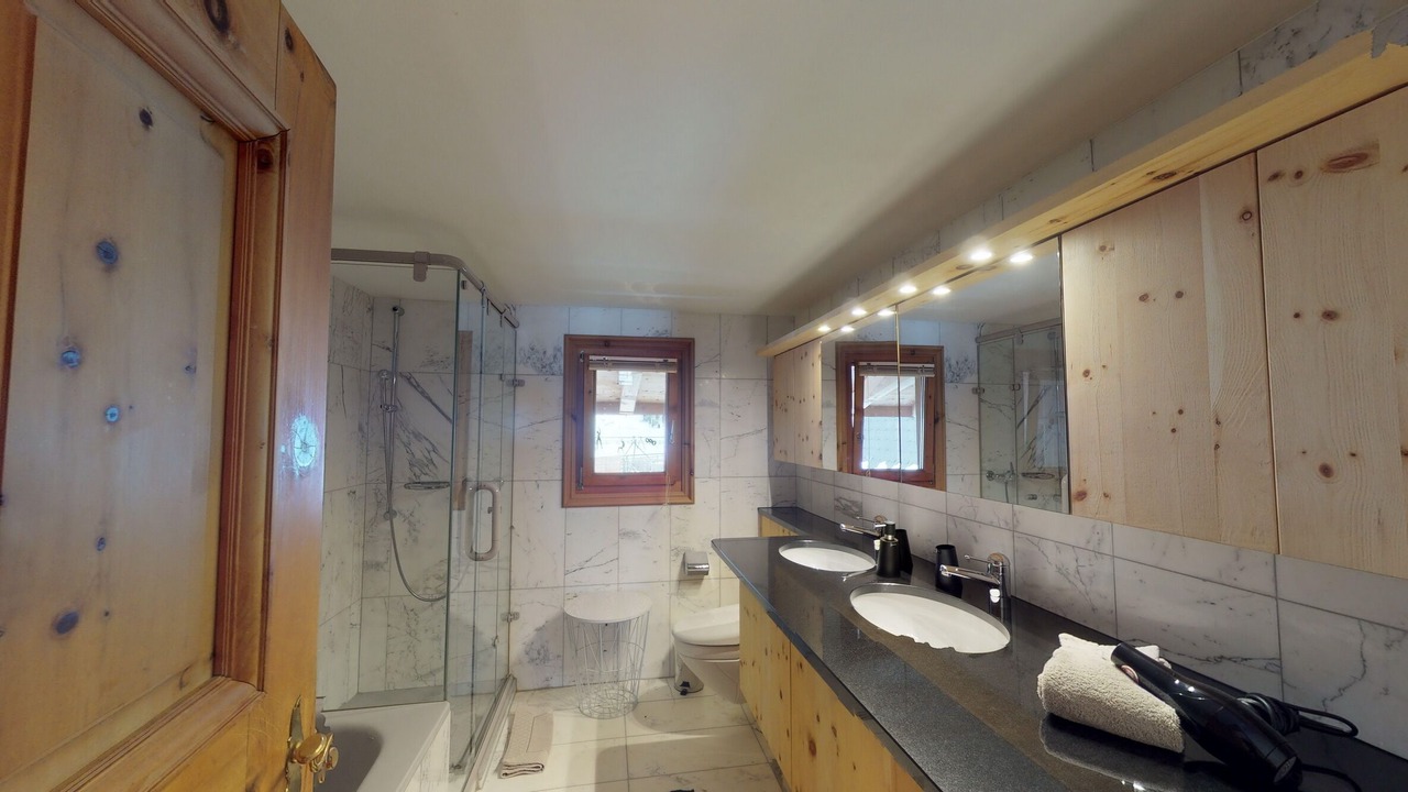 Photo of Bathroom in Samedan