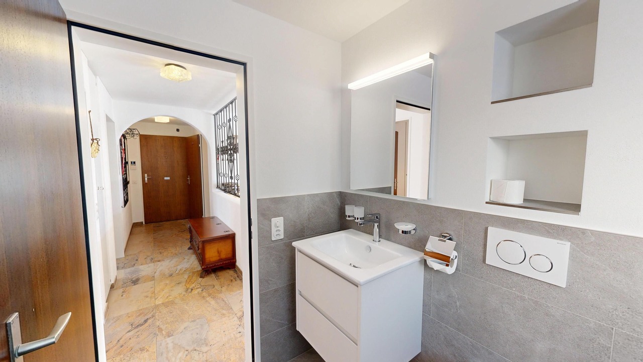 Photo of Bathroom in Samedan