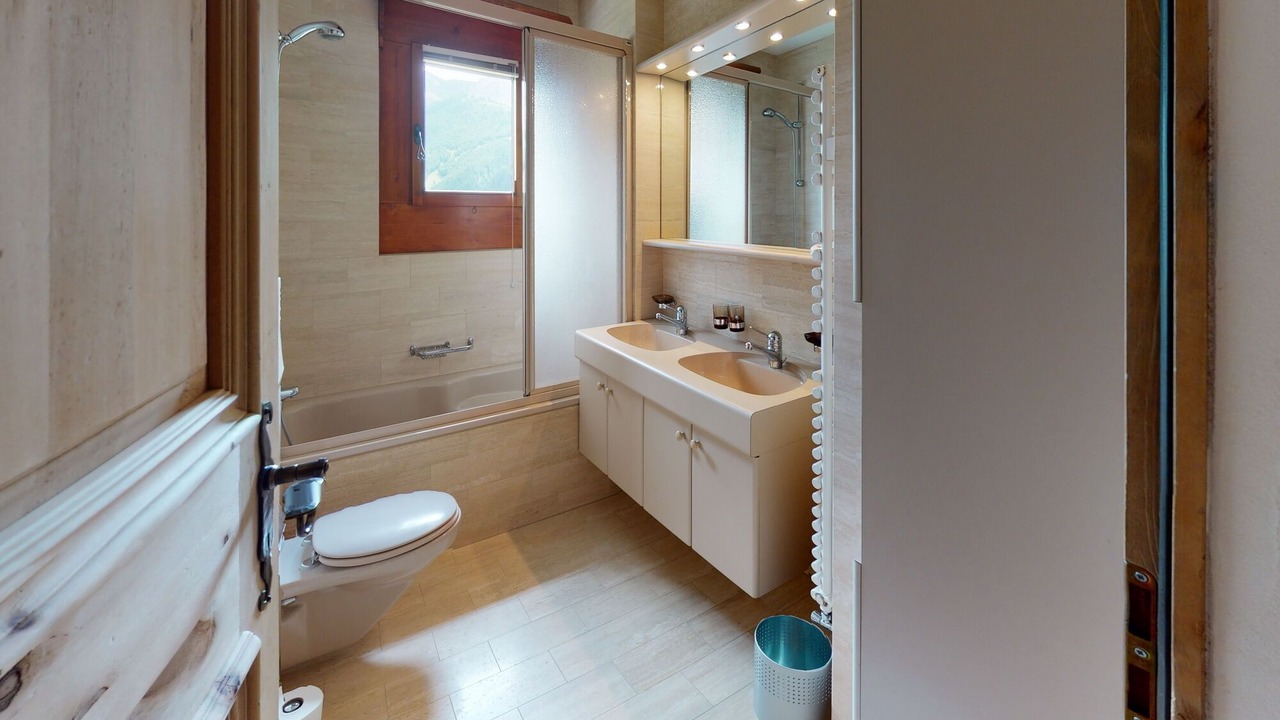 Photo of Bathroom in Zuoz