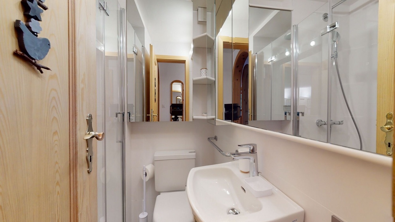 Photo of Bathroom in Samedan