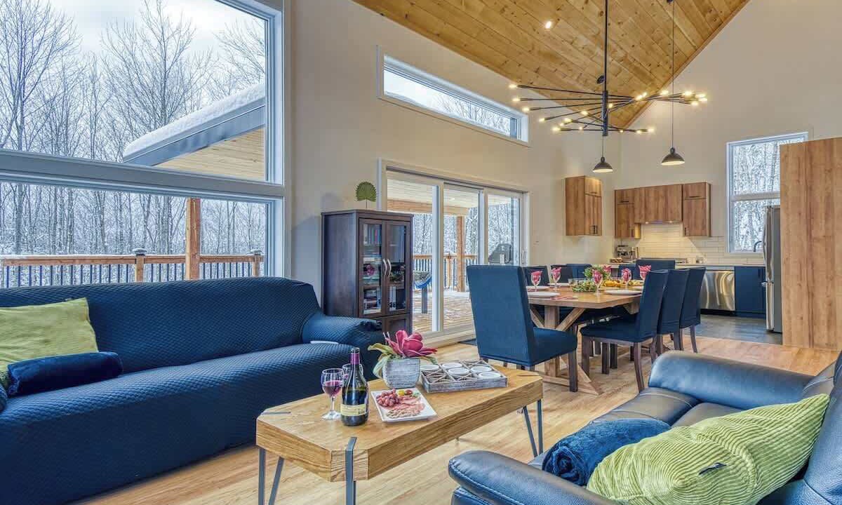 Photo of Livingroom in Amherst