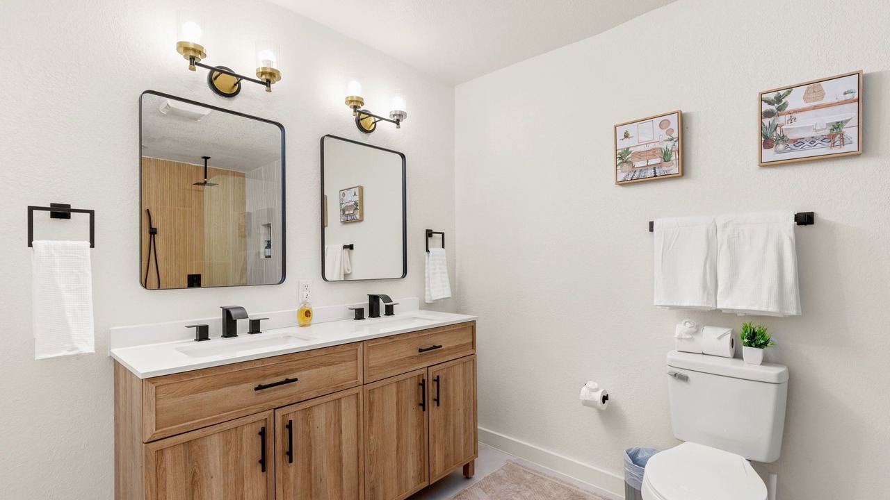 Photo of Bathroom in Oakwell Farms