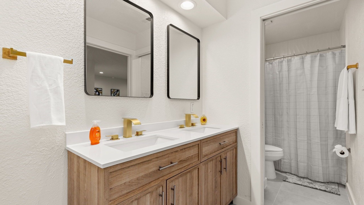 Photo of Bathroom in Oakwell Farms