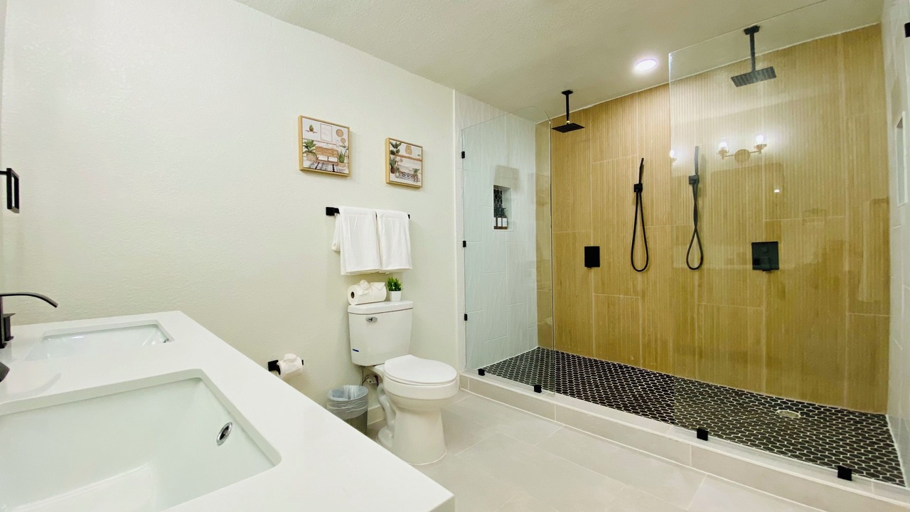 Photo of Bathroom in Oakwell Farms