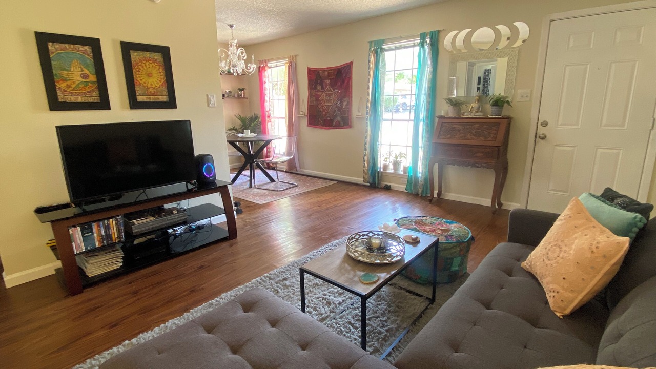 Photo of Livingroom in St. Edwards
