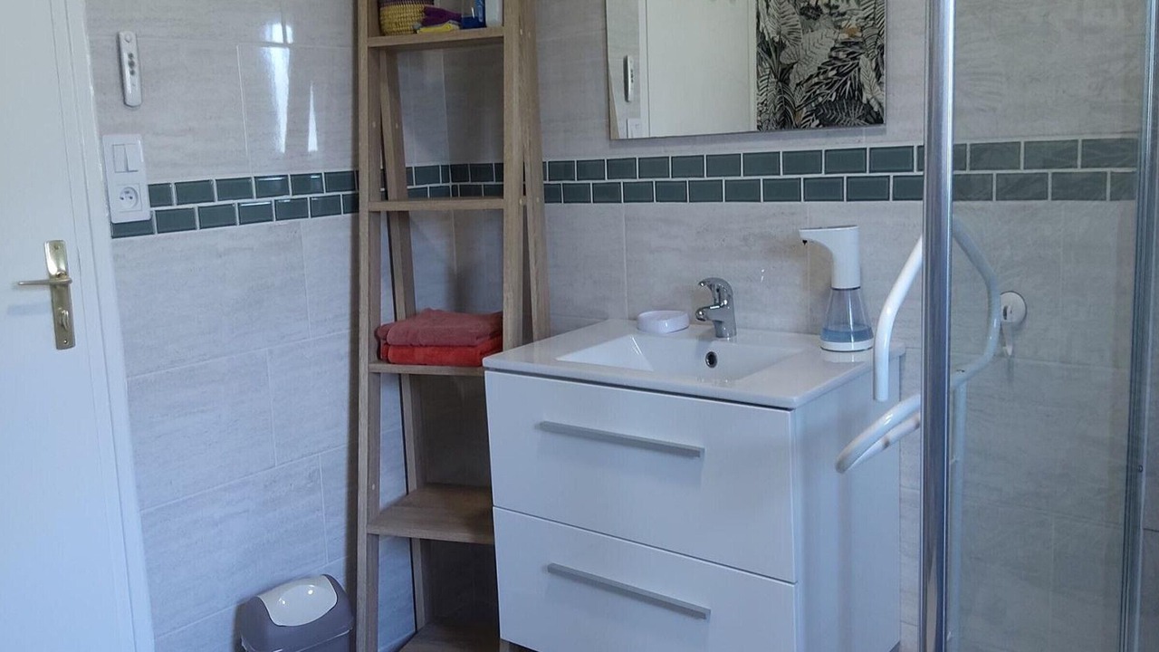 Photo of Bathroom in Saint-Pair-sur-Mer