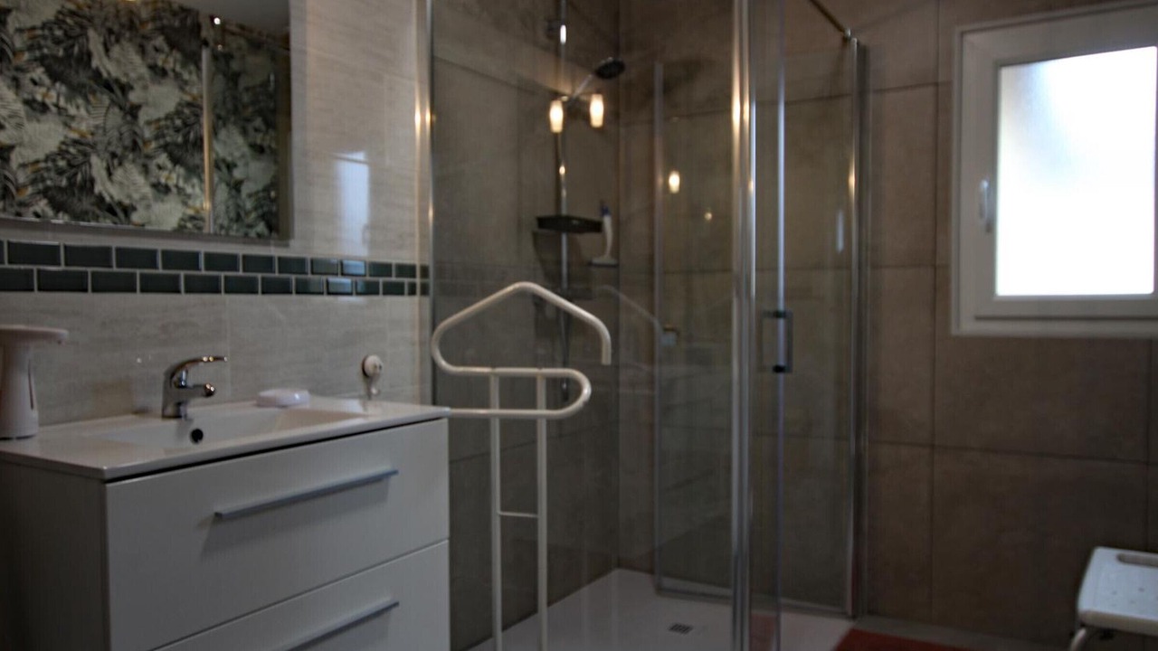 Photo of Bathroom in Saint-Pair-sur-Mer