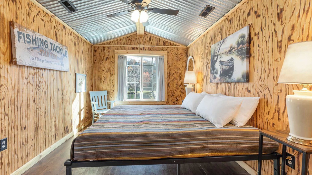 Photo of Bedroom in Rockaway Beach