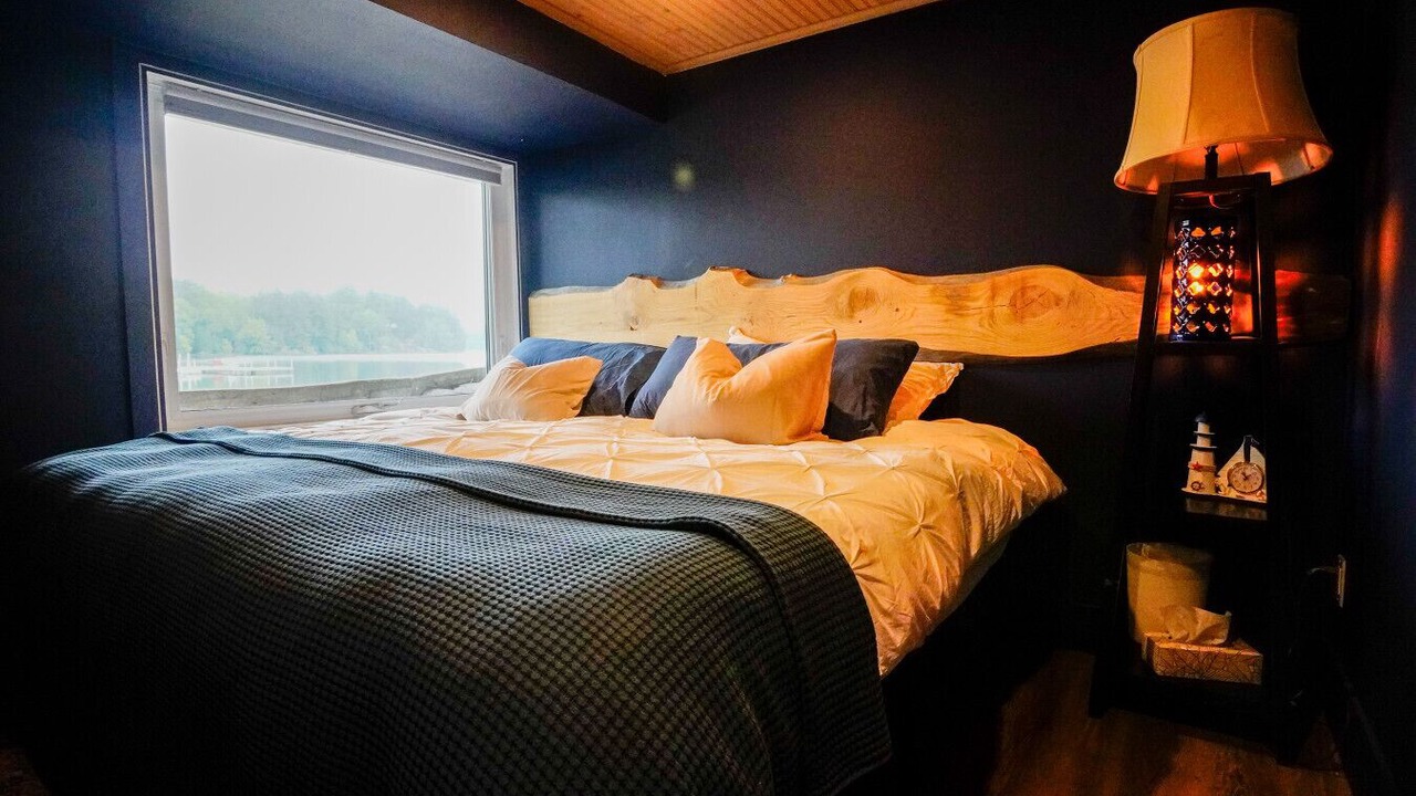 Photo of Bedroom in Gravenhurst