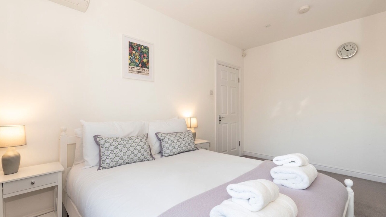 Photo of Bedroom in Tolworth