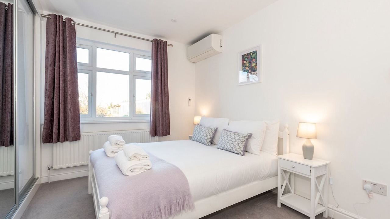 Photo of Bedroom in Tolworth
