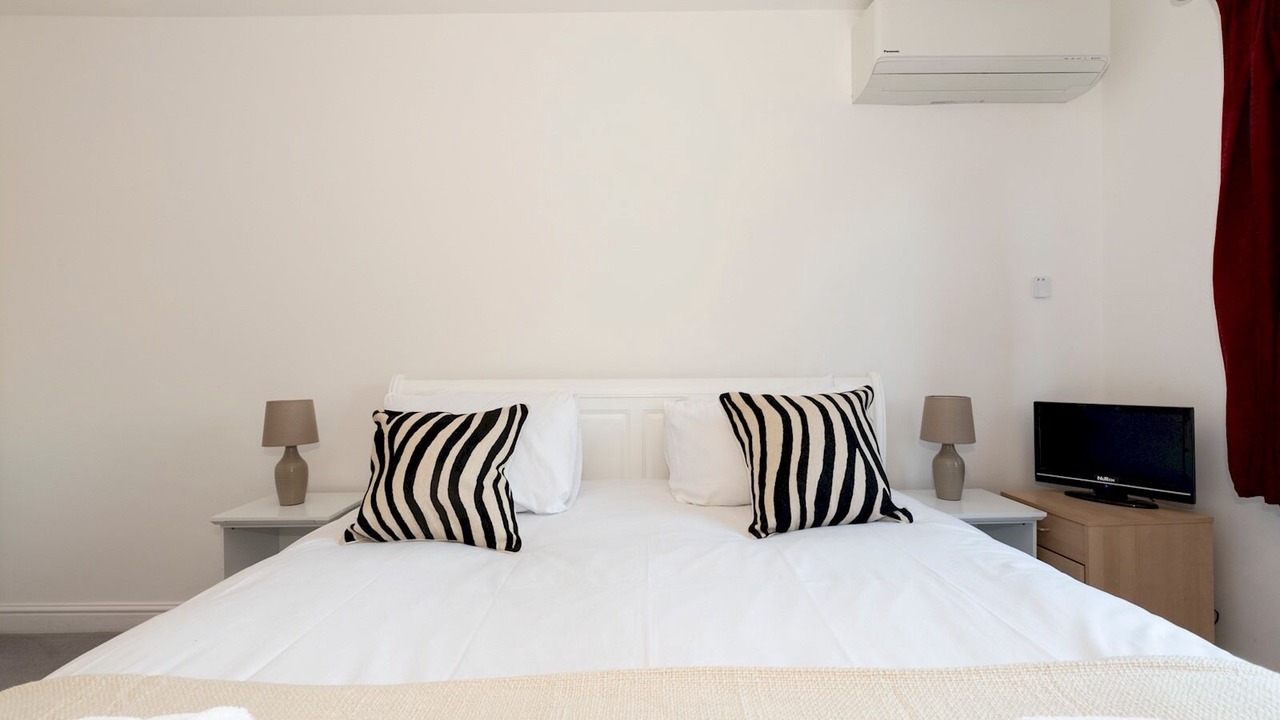 Photo of Bedroom in Tolworth