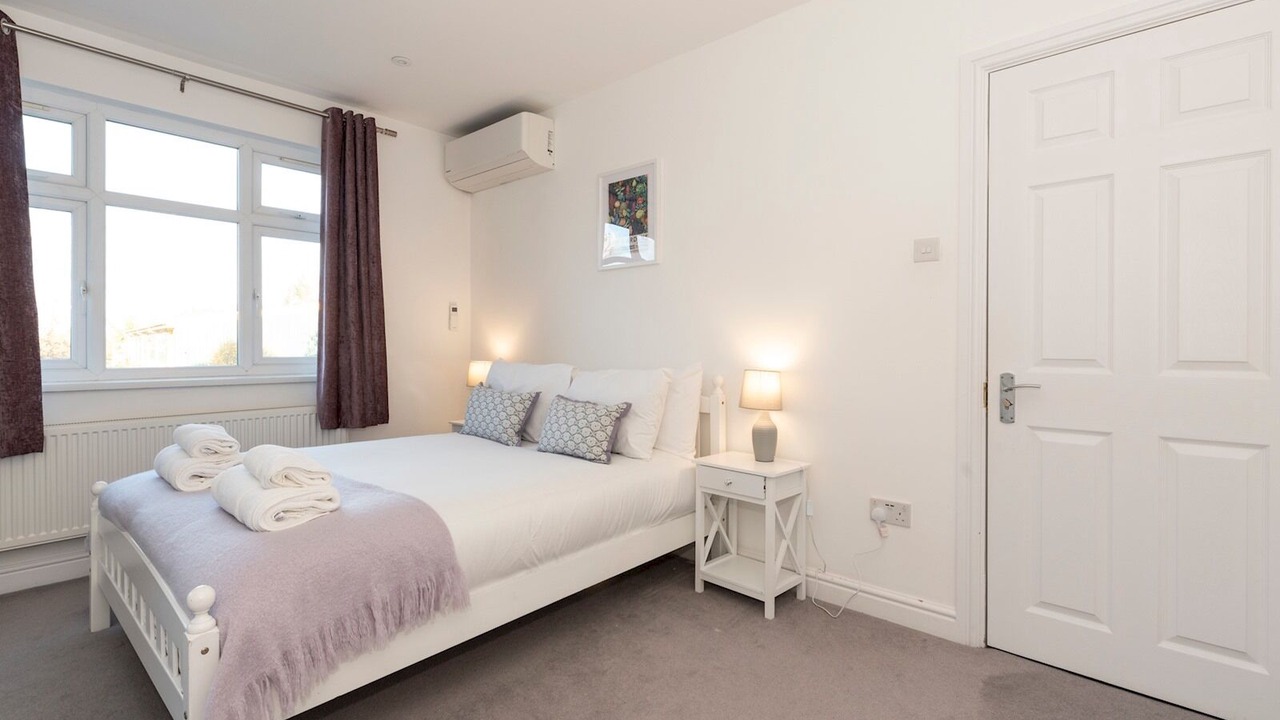 Photo of Bedroom in Tolworth