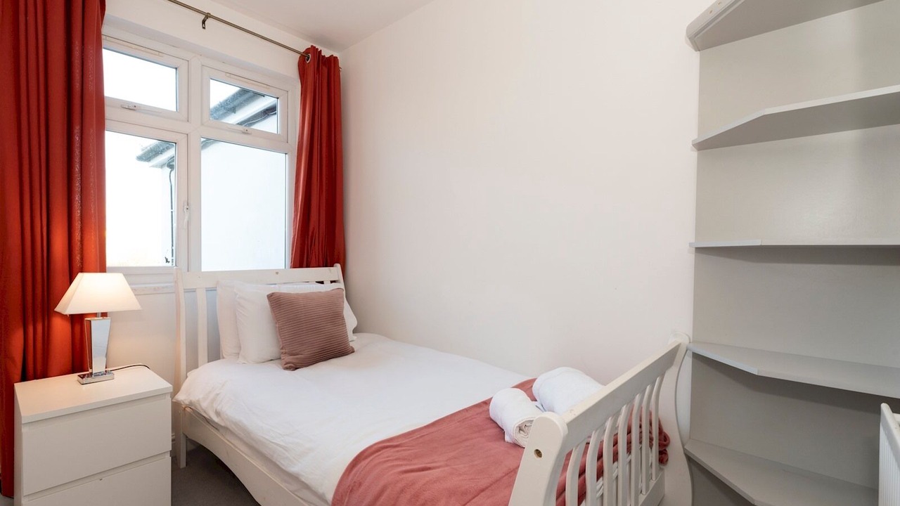 Photo of Bedroom in Tolworth