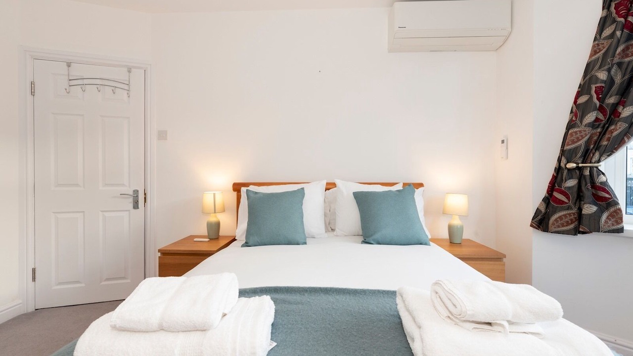 Photo of Bedroom in Tolworth