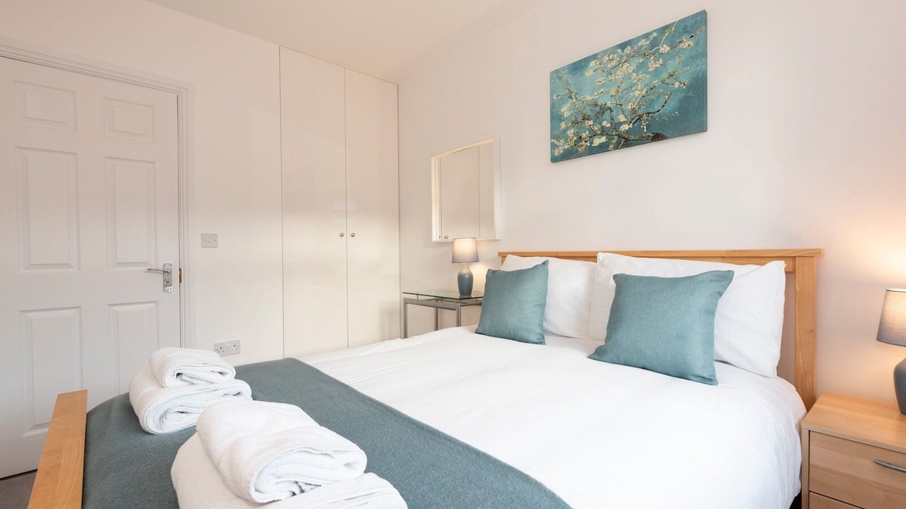 Photo of Bedroom in Tolworth