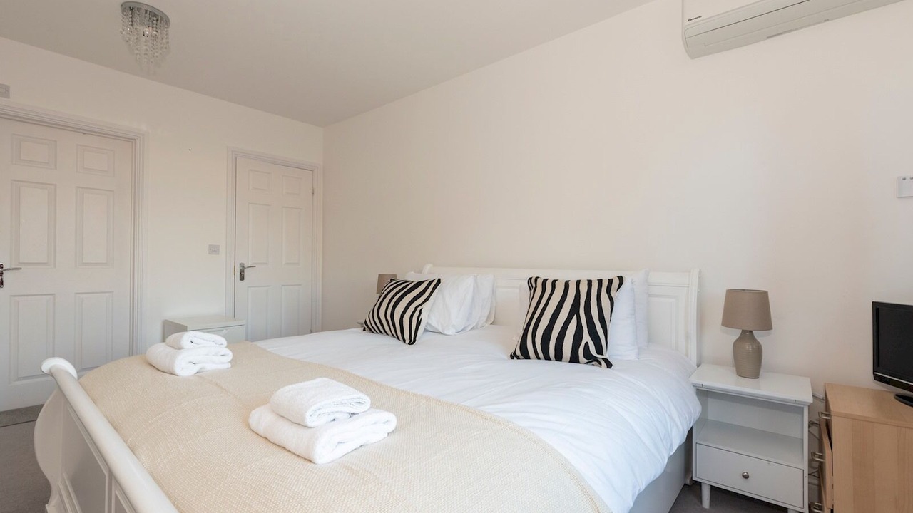 Photo of Bedroom in Tolworth