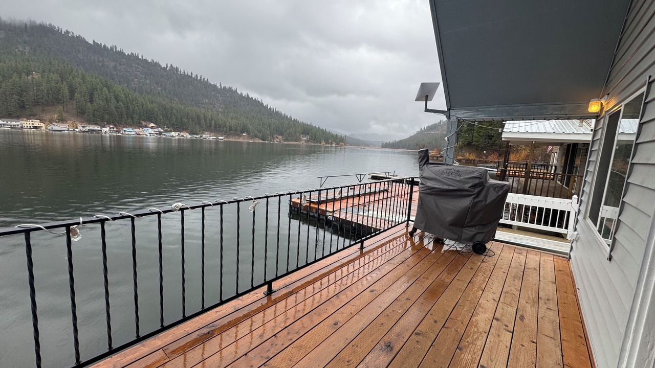 Photo of Patio Balcony in Loon Lake