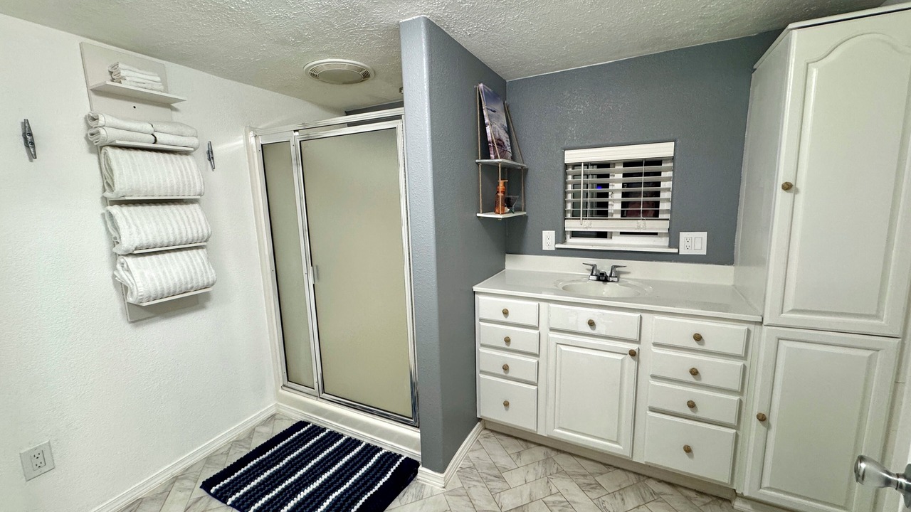 Photo of Bathroom in Loon Lake