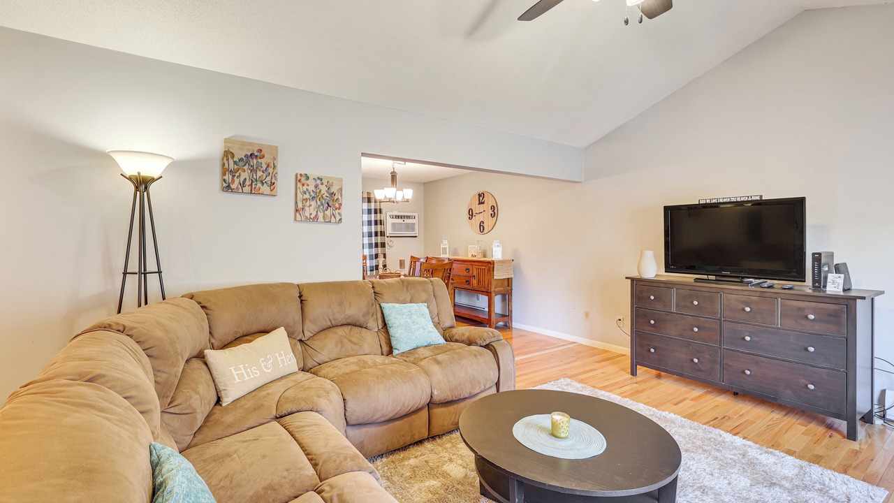 Photo of Livingroom in Naugatuck