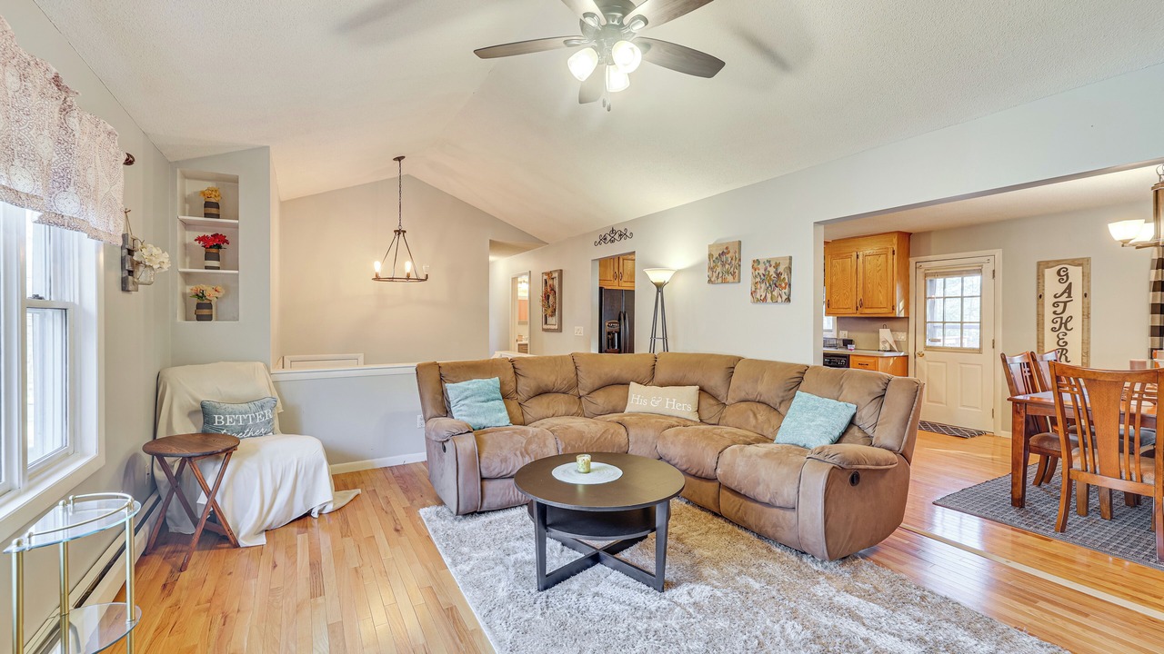 Photo of Livingroom in Naugatuck