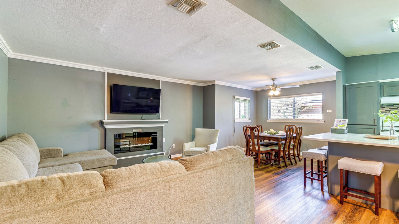 Photo of Livingroom in Bay Area